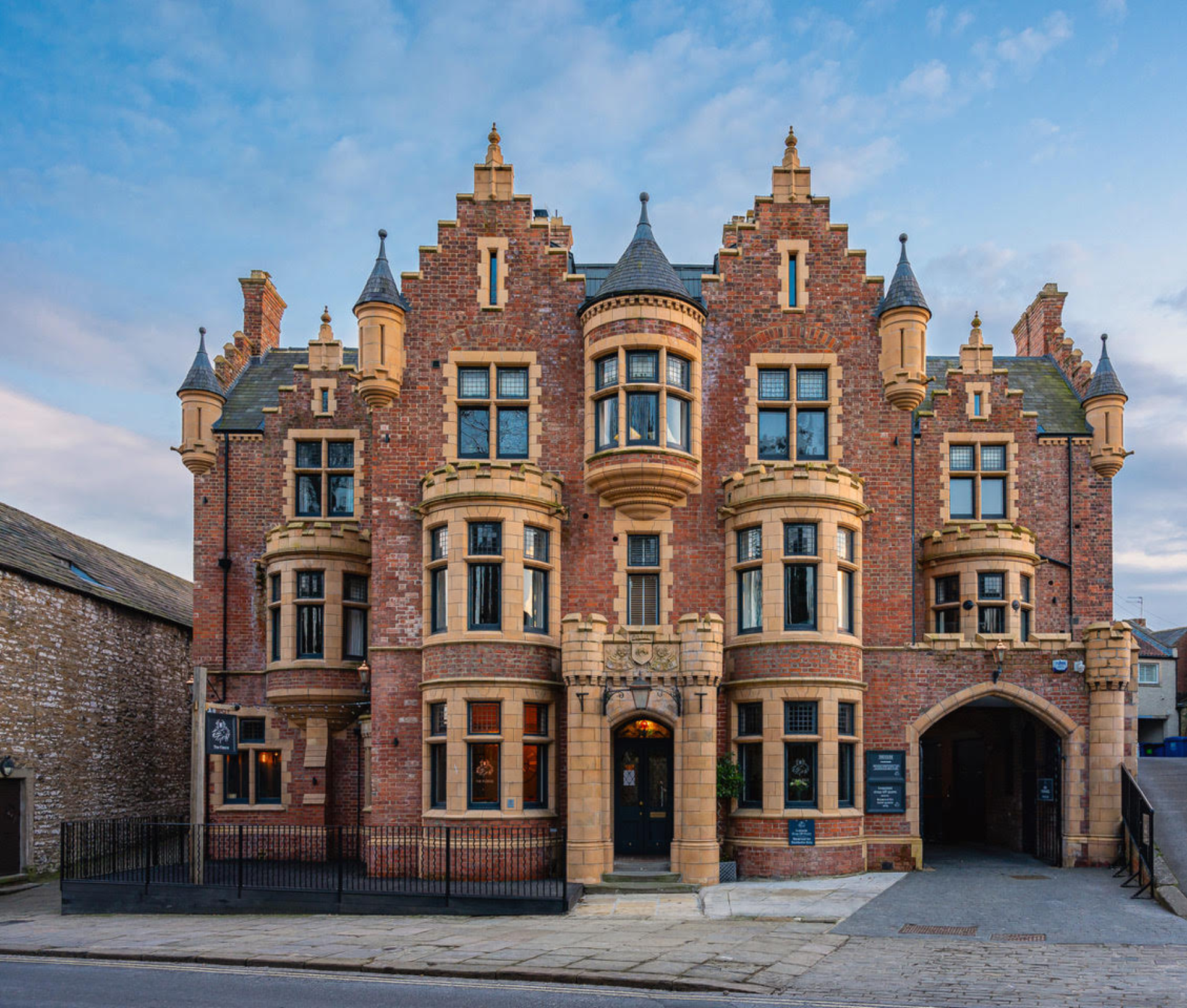 Hotel, Restaurant & Bar